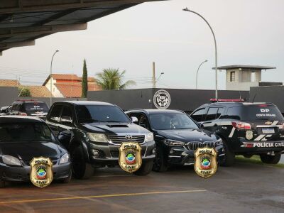 Imagem da notícia Polícia mira fortuna de traficantes e apreende BMW, Hilux e joias em Costa Rica
